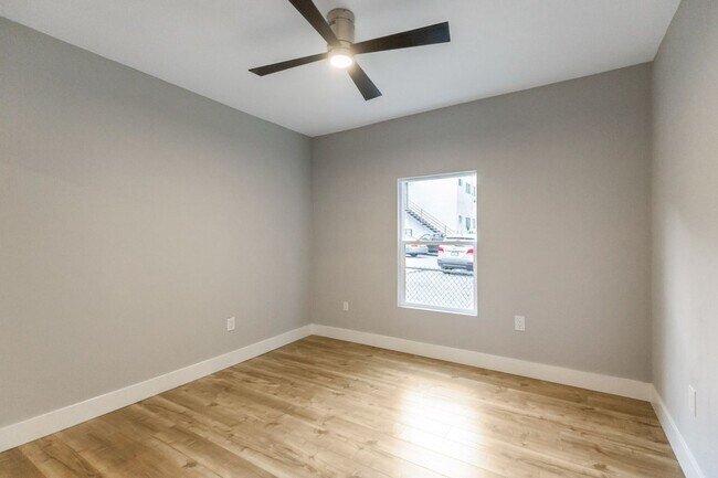 Building Photo - 415 N Coronado St