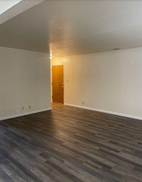 Building Photo - 7718 Brentwood Dr