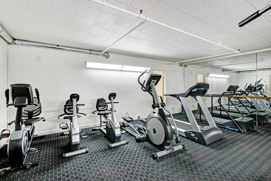 Building Photo - 4949 Genesta Ave