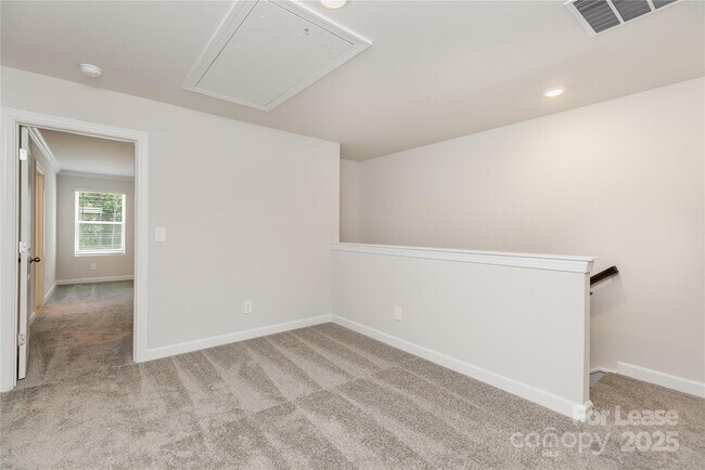 Building Photo - 4135 Smt Wds Dr