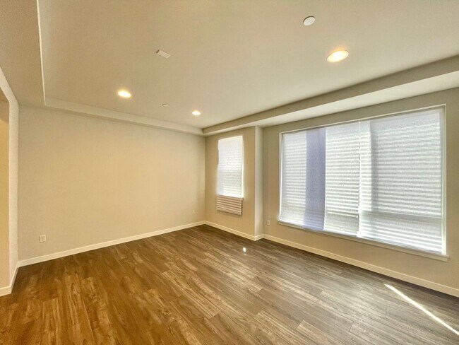 Building Photo - Great Townhome for rent