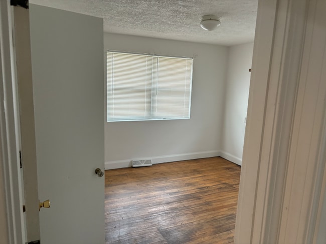 Building Photo - 4408 Cane Run Rd