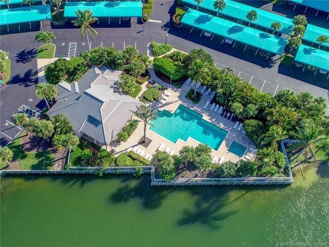 Building Photo - 5750 NE Island Cove Way