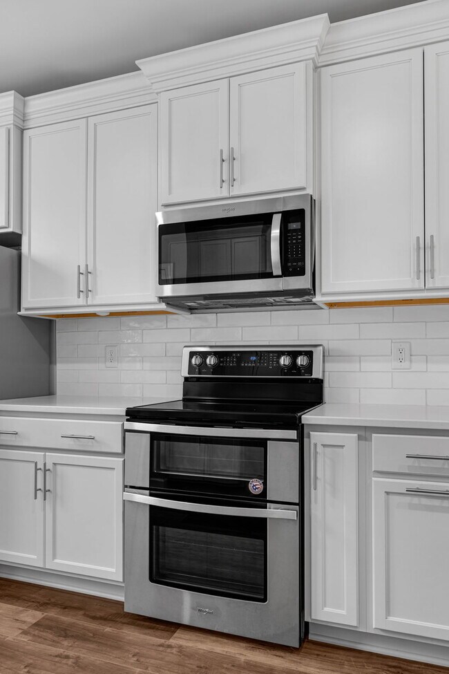 Building Photo - 300 Kara Ln