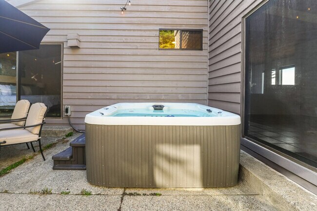 Building Photo - 112 Duck Ct