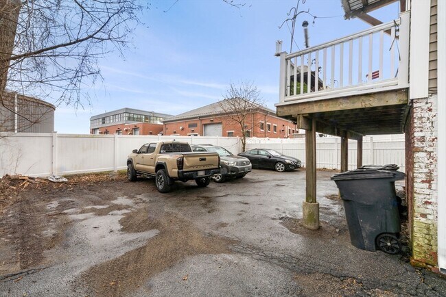 Building Photo - 137 Water St
