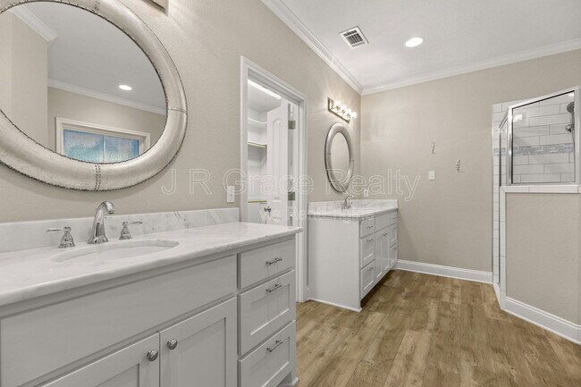 Building Photo - 19 N Shore Cir