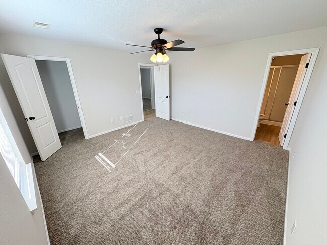 Building Photo - 118-122 SW Rock Garden St