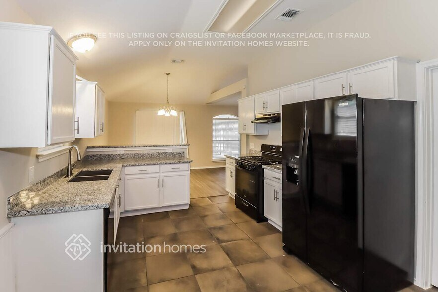 Building Photo - 2604 Hill Street Cove