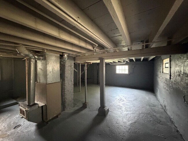 Building Photo - 1748 W Steuben St