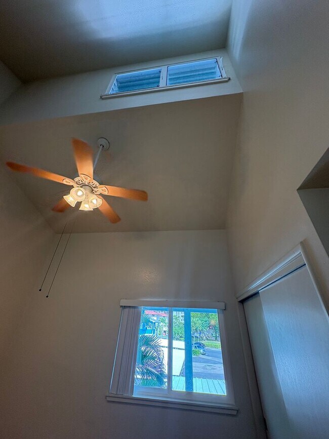 Building Photo - $3,000 / 2-BR / 2-BATH Townhouse with 1 parking Stall - HOKULANI IN KAILUA, 900 sq ft.