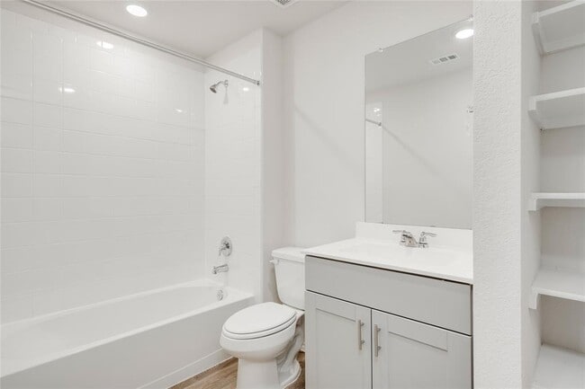 Building Photo - 113 Langston St