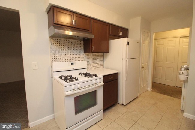 Building Photo - 417 Sharon Garden Ct