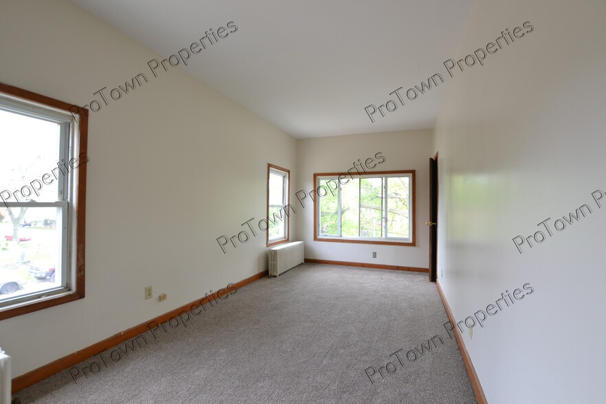 Building Photo - 26 N Broadway St