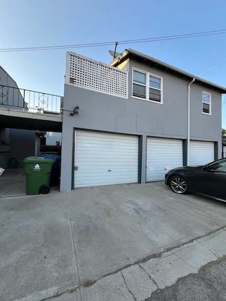 Garage - 3674 Veteran Ave