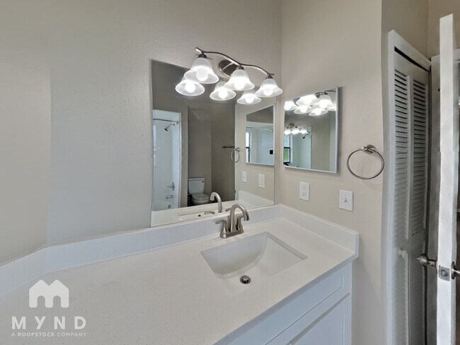 Building Photo - 809 Toledo Ct