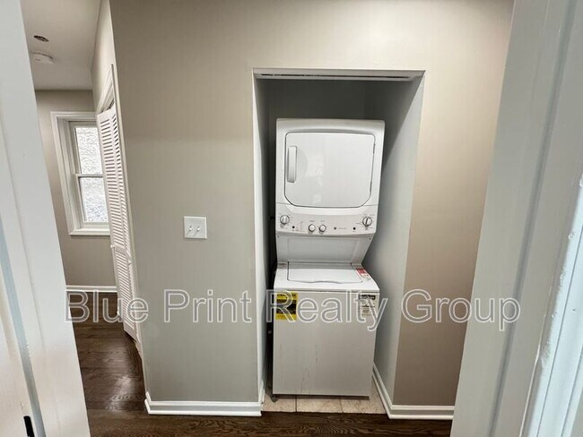 Building Photo - 5438 S Indiana Ave