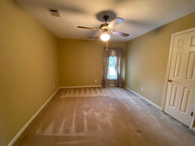Building Photo - 983 Rolling Oaks Ln