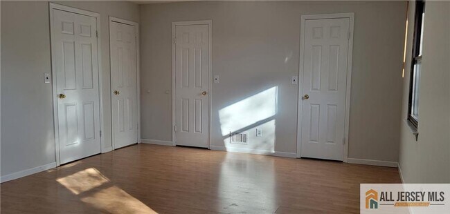 Building Photo - 6107 N Oaks Blvd