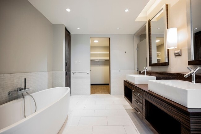 Building Photo - Waldorf Astoria Las Vegas- 1 bed .5 bath on the 39th floor!