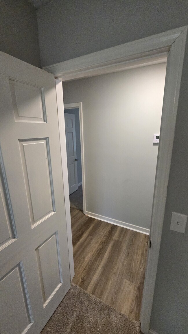 Building Photo - 405 Brentwood Dr
