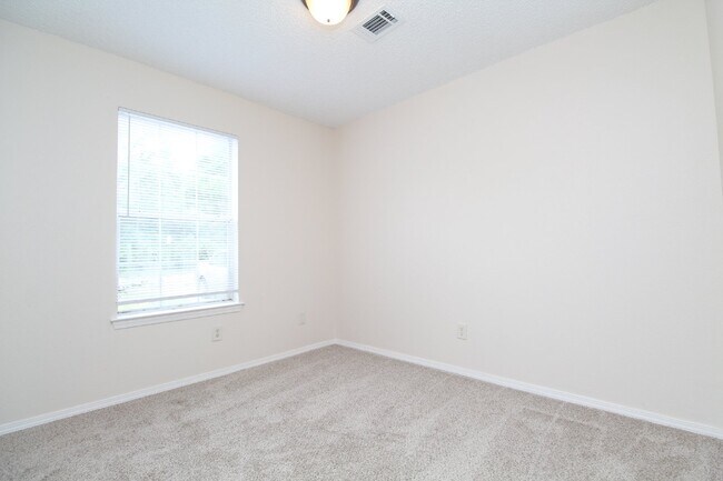 Building Photo - 2BR/2BA End Unit in West Pensacola – Pet F...