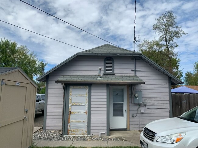 Building Photo - 1813 Pleasant St