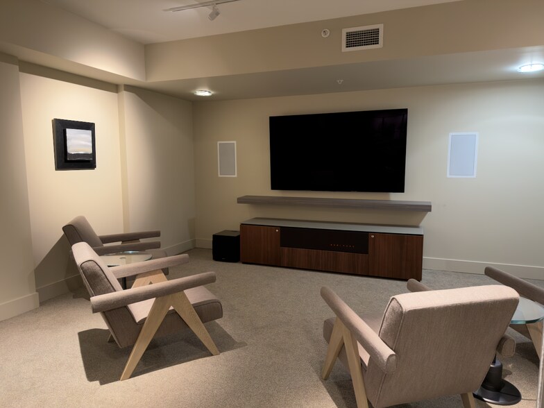 Building Photo - 2911 2nd Ave