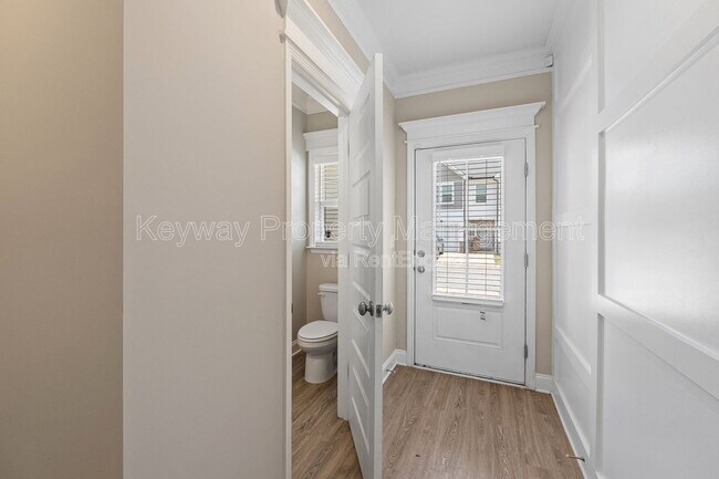 Building Photo - 301 Sumac Trail