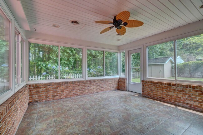 Building Photo - Fabulous 4-Bedroom Great Neck Home Ready 0...
