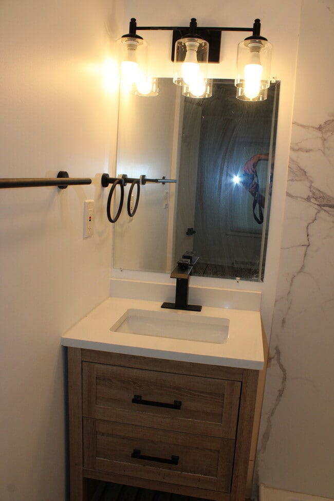 Building Photo - Move in Special - 4 Bedroom and 3 full bat...