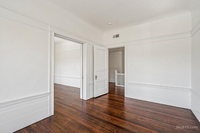 Building Photo - 1704 Steiner St