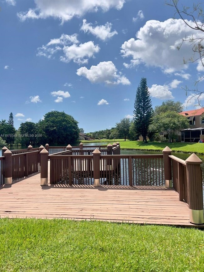 Building Photo - 568 N University Dr