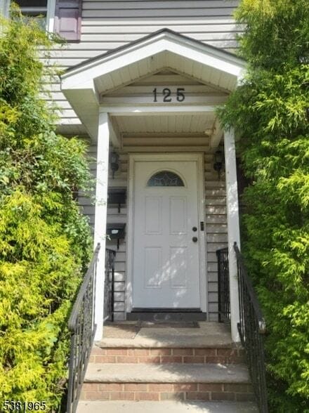 Primary Photo - 125 Jerome Ave