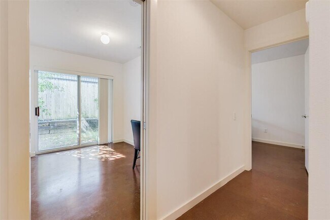 Building Photo - 21 N Ennis St