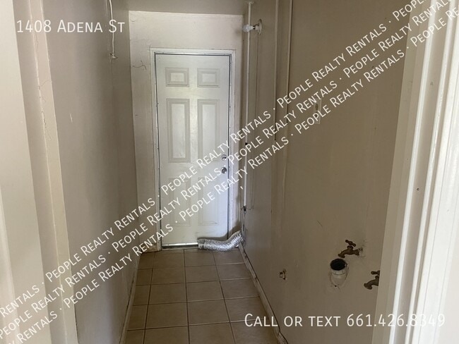 Building Photo - 1408 Adena St