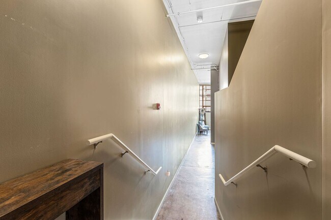 Building Photo - Fully Furnished 1-Bedroom in Lafayette Square | Utilities Included | 3, 6 & 9 Month Leases