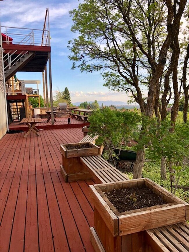 Building Photo - 4045 Beus Dr