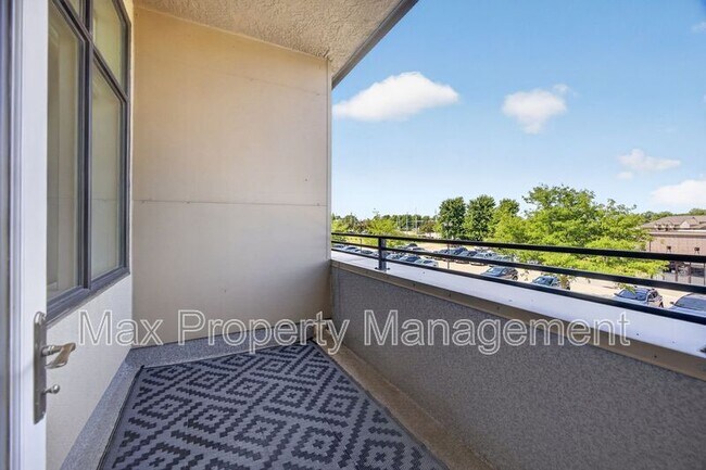 Building Photo - 640 S 50th St