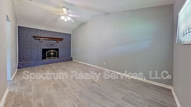 Building Photo - 9276 Greenleaf Rd