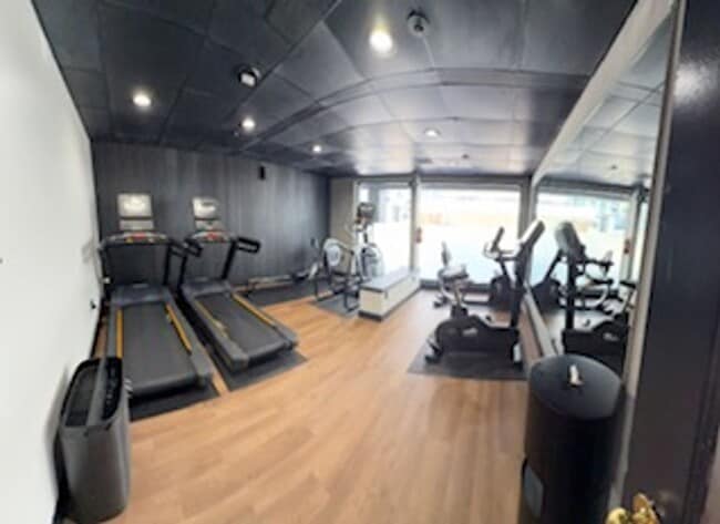 Building Photo - Furnished 1-Bedroom Garden Oasis at Bay Crest Condominiums | Rincon Hill