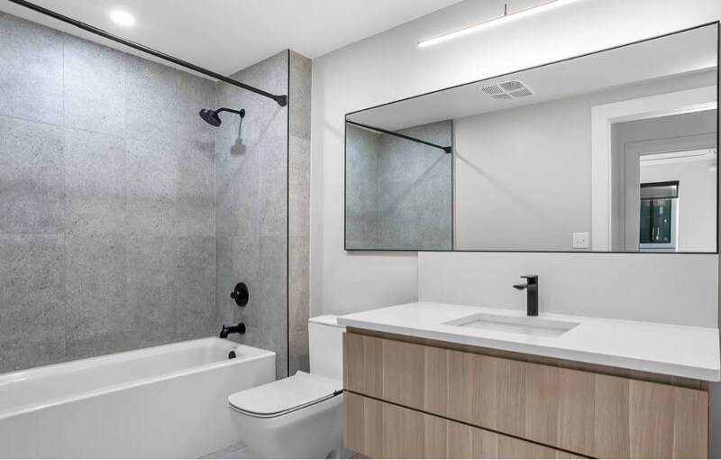 Building Photo - 267 Main St