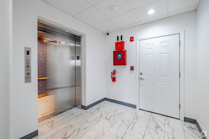 Elevator Lobby - 431-435 Morris Ave