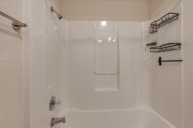 Building Photo - 8929 NE 52nd St