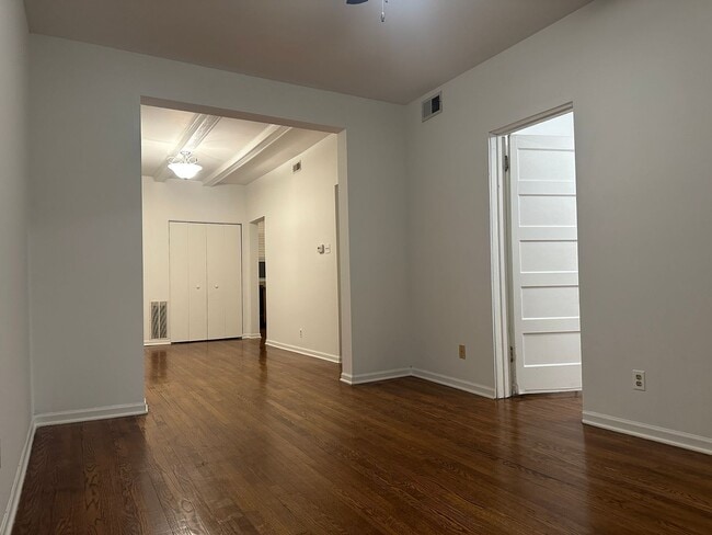 Building Photo - Beautiful 1 Bed/ 1 Bath Apartment Ravenswo...