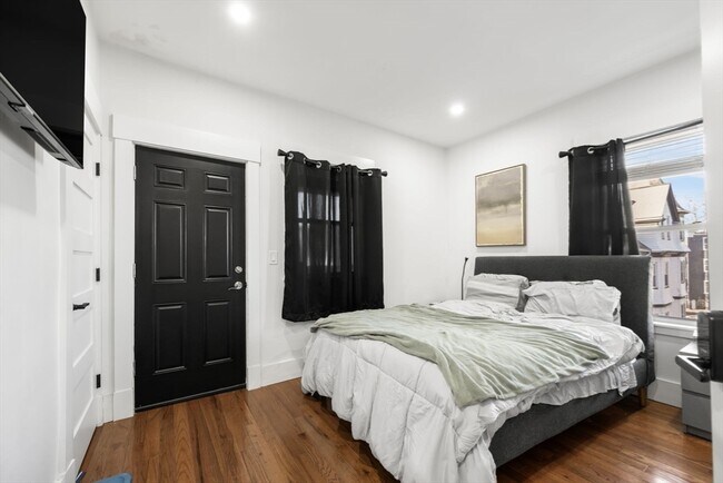 Building Photo - 783 Washington St