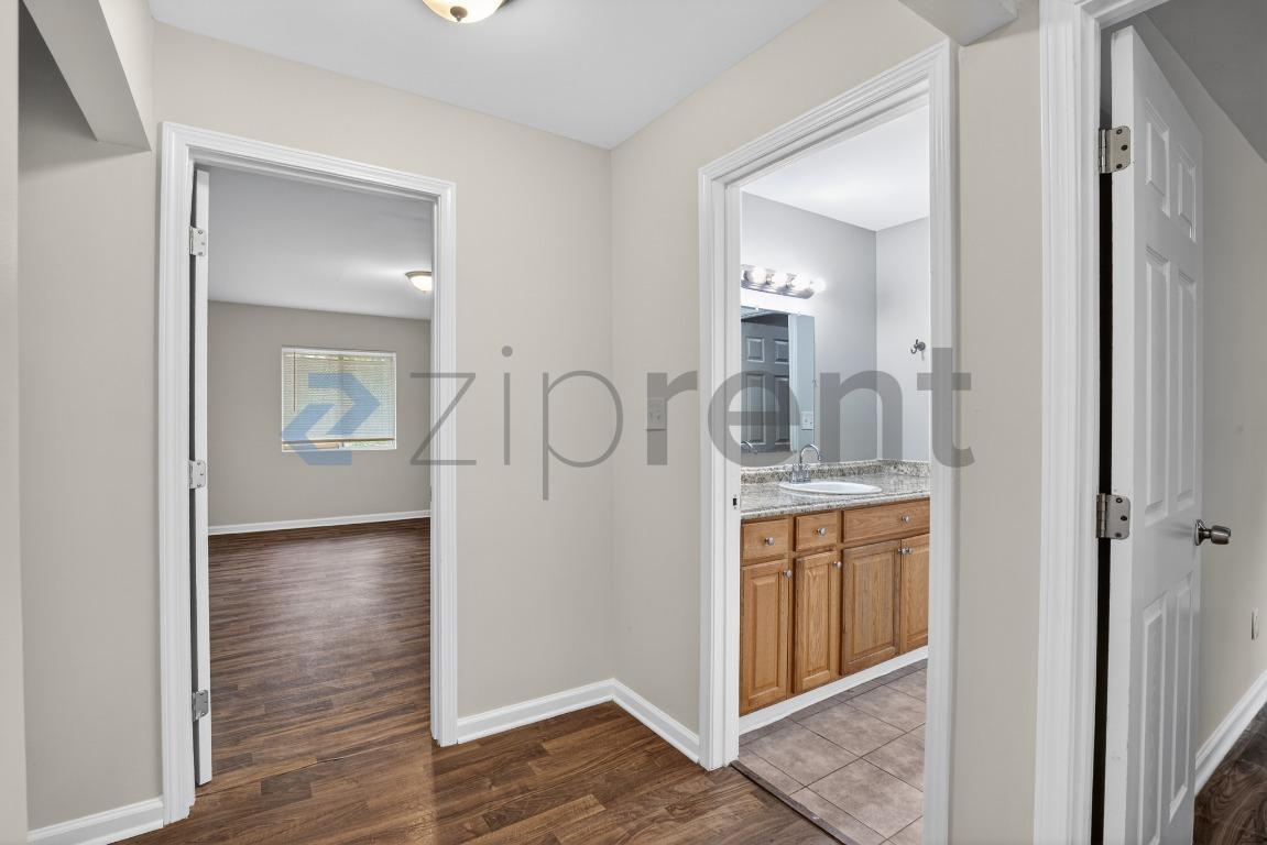 Building Photo - 3575 Oakvale Rd