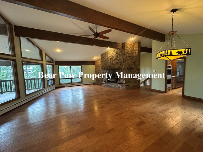 Building Photo - Lovely Home in Soda Creek!!