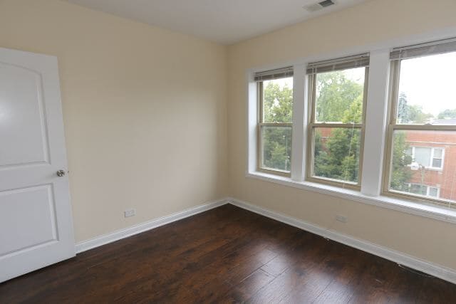 Building Photo - 4731 W Cornelia Ave