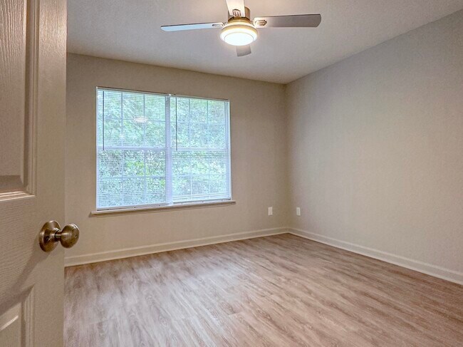 Building Photo - 1921 Larette Dr
